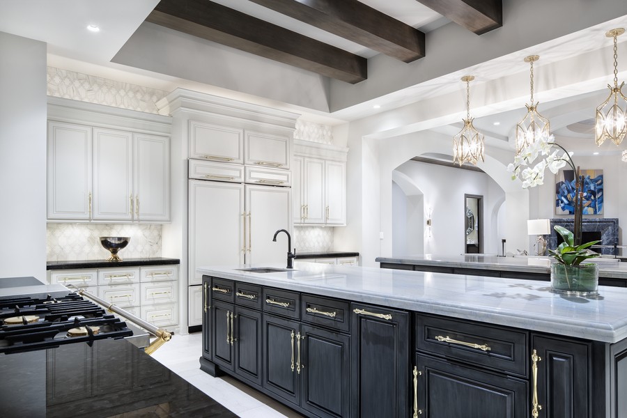An elegant kitchen in a Colorado home with a Ketra tunable lighting control system.